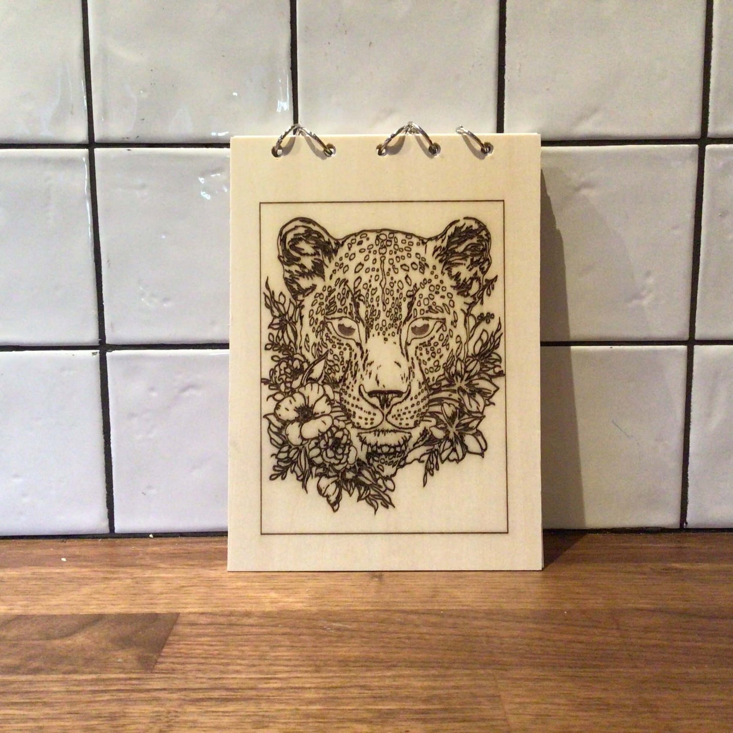 Kleurboek met houten kaft-dieren