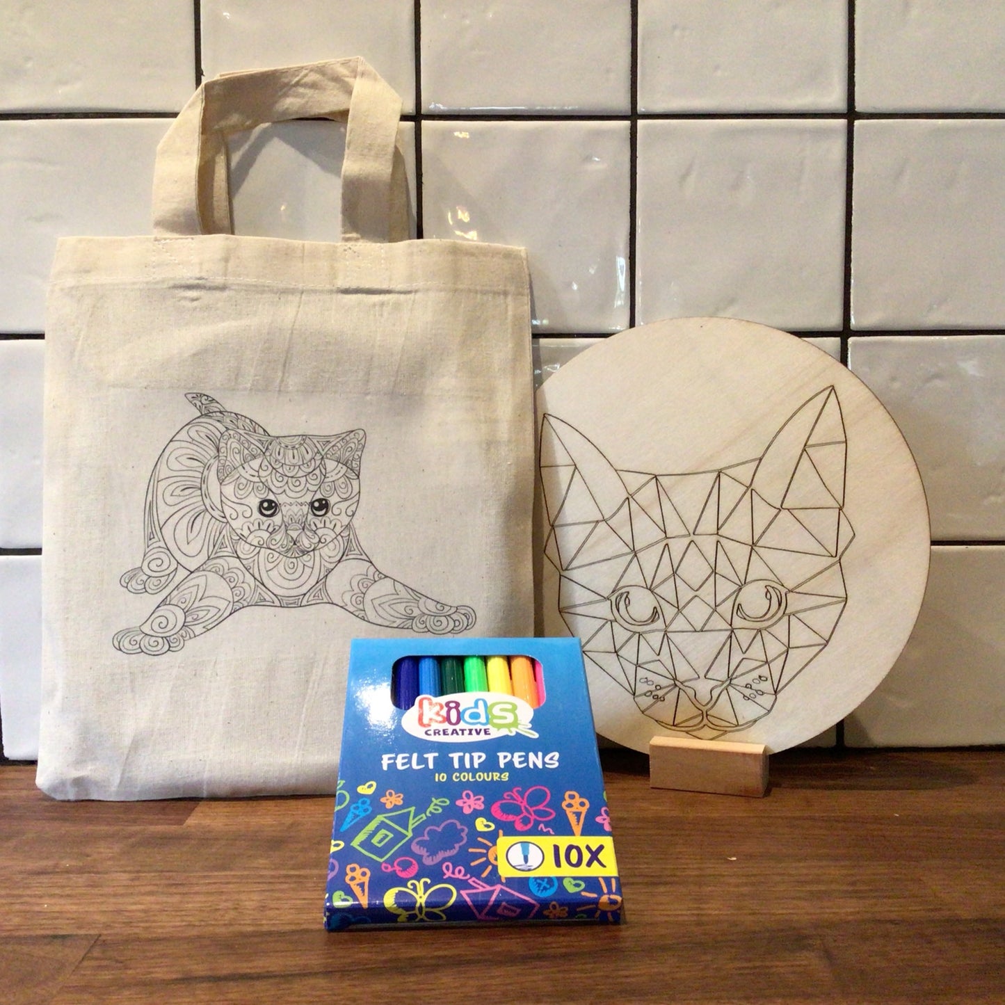 Houten kleurplaat snoezige kat