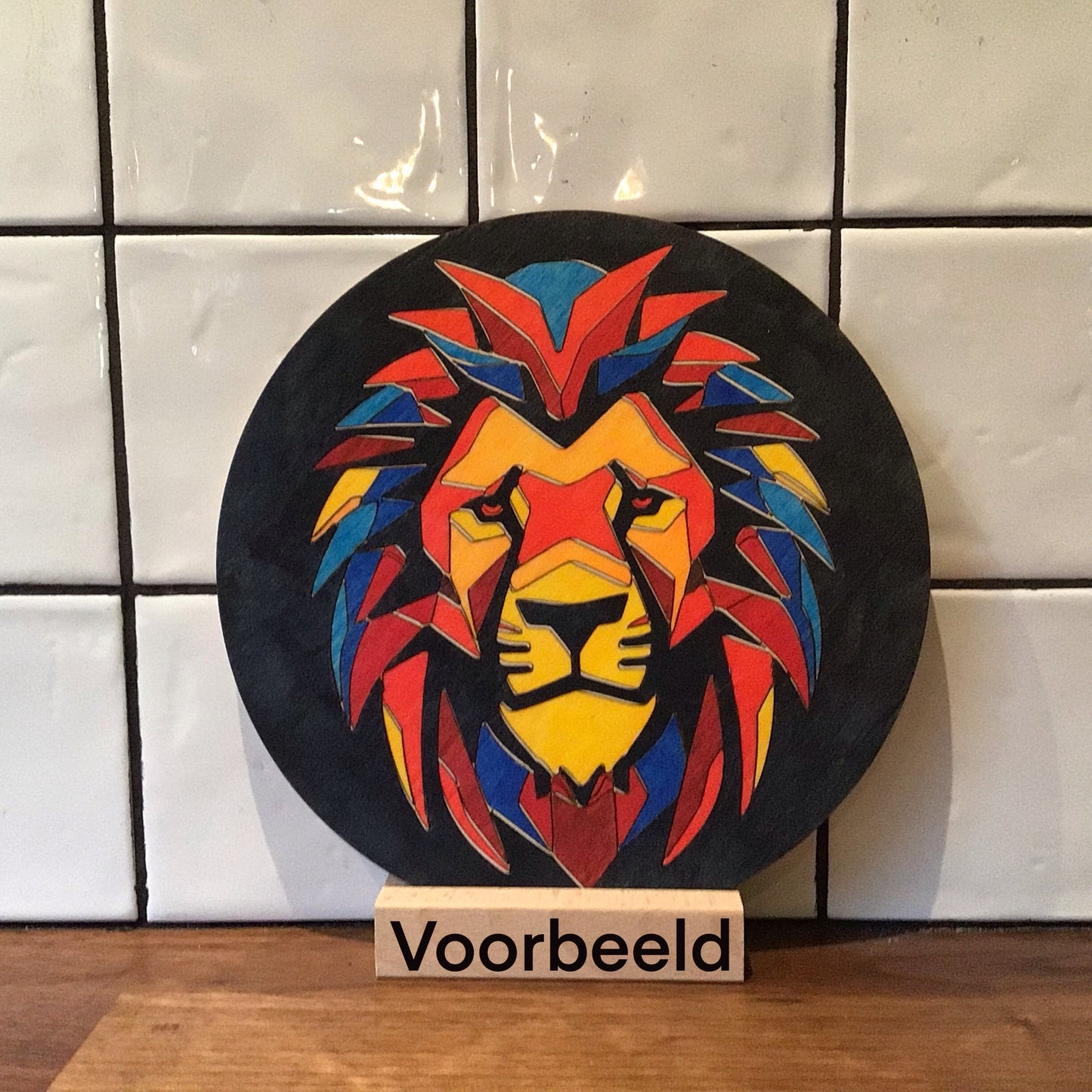 Houten kleurplaat leeuw